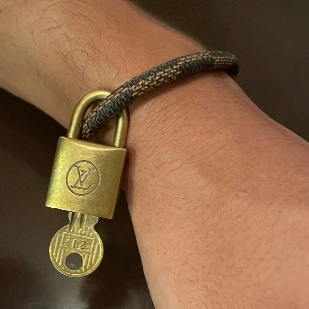 Rare LV 200 series padlock - Picture 2 of 3